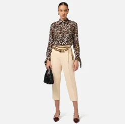 Pantalone cropped in crêpe con pinces