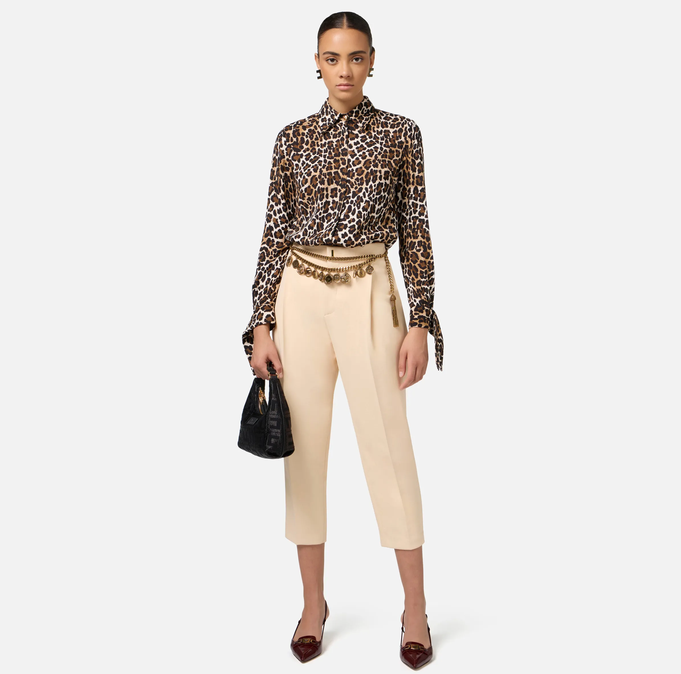 Pantalone cropped in crêpe con pinces