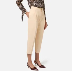 Pantalone cropped in crêpe con pinces