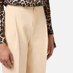 Pantalone cropped in crêpe con pinces