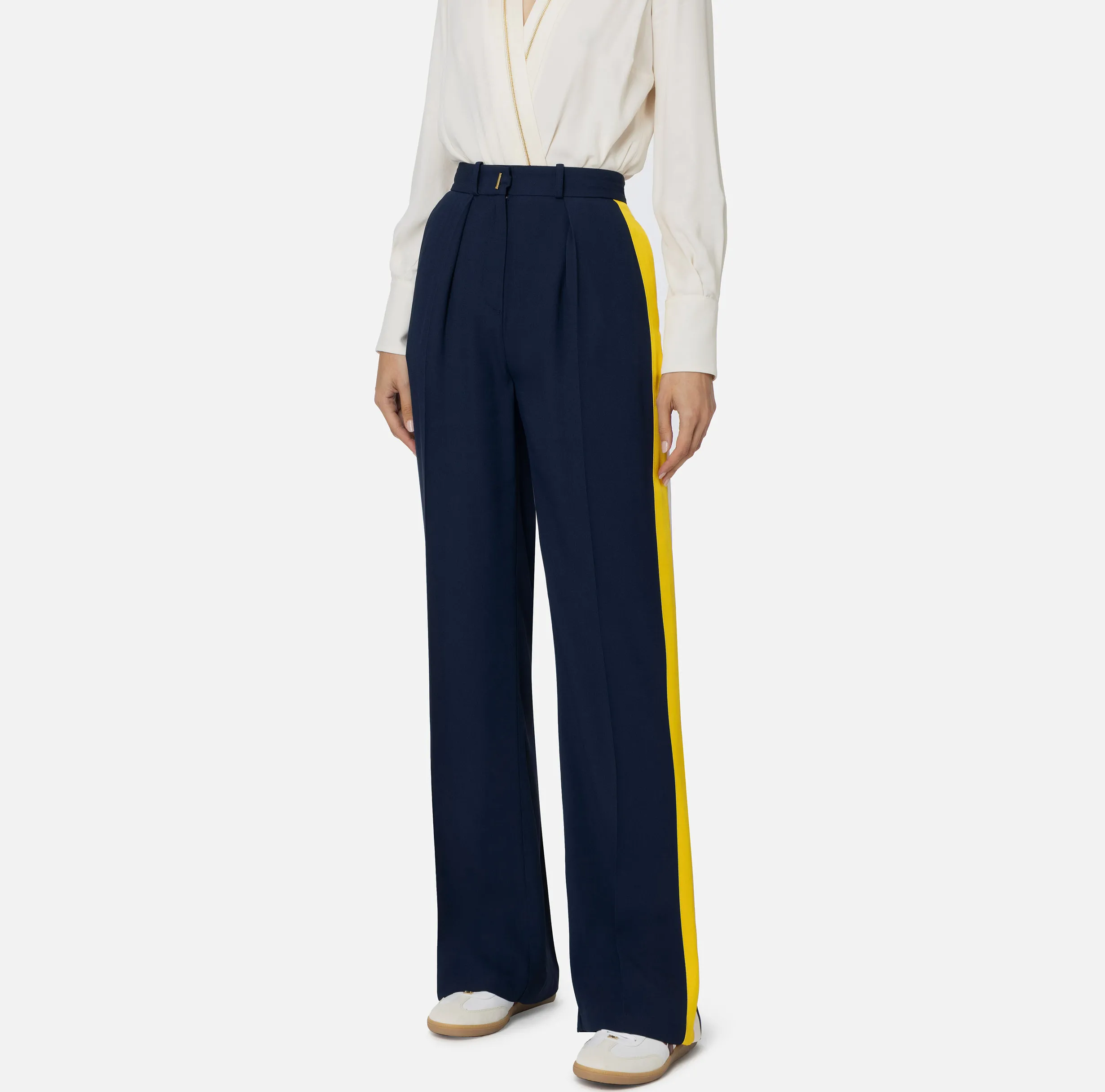 Pantalone dritto in crêpe satin con bande