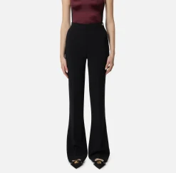 Pantalone dritto in crêpe stretch con rivetto logo