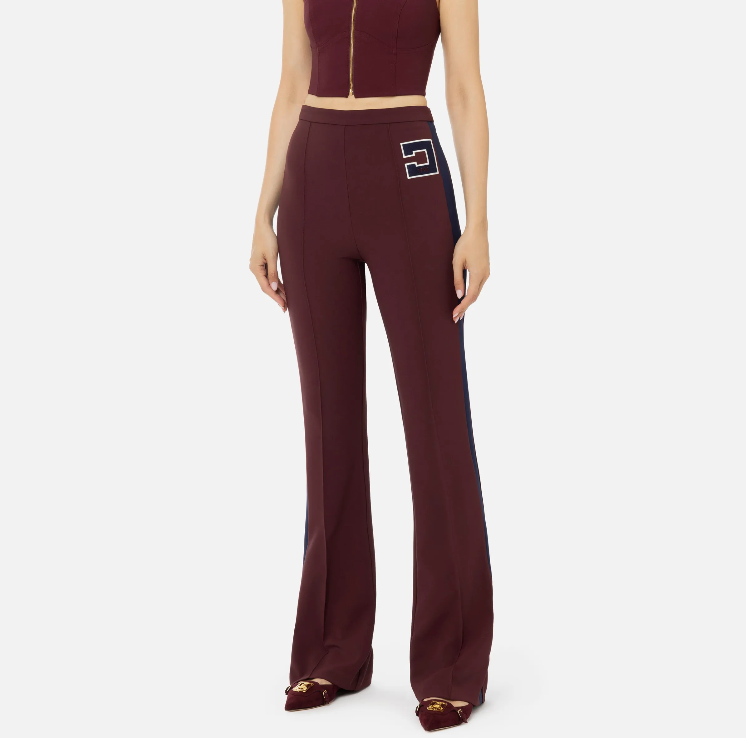 Pantalone dritto in crêpe stretch con bande e ricamo logo