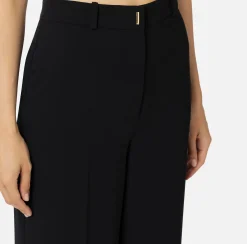 Pantalone dritto in crêpe fermo con placca logo