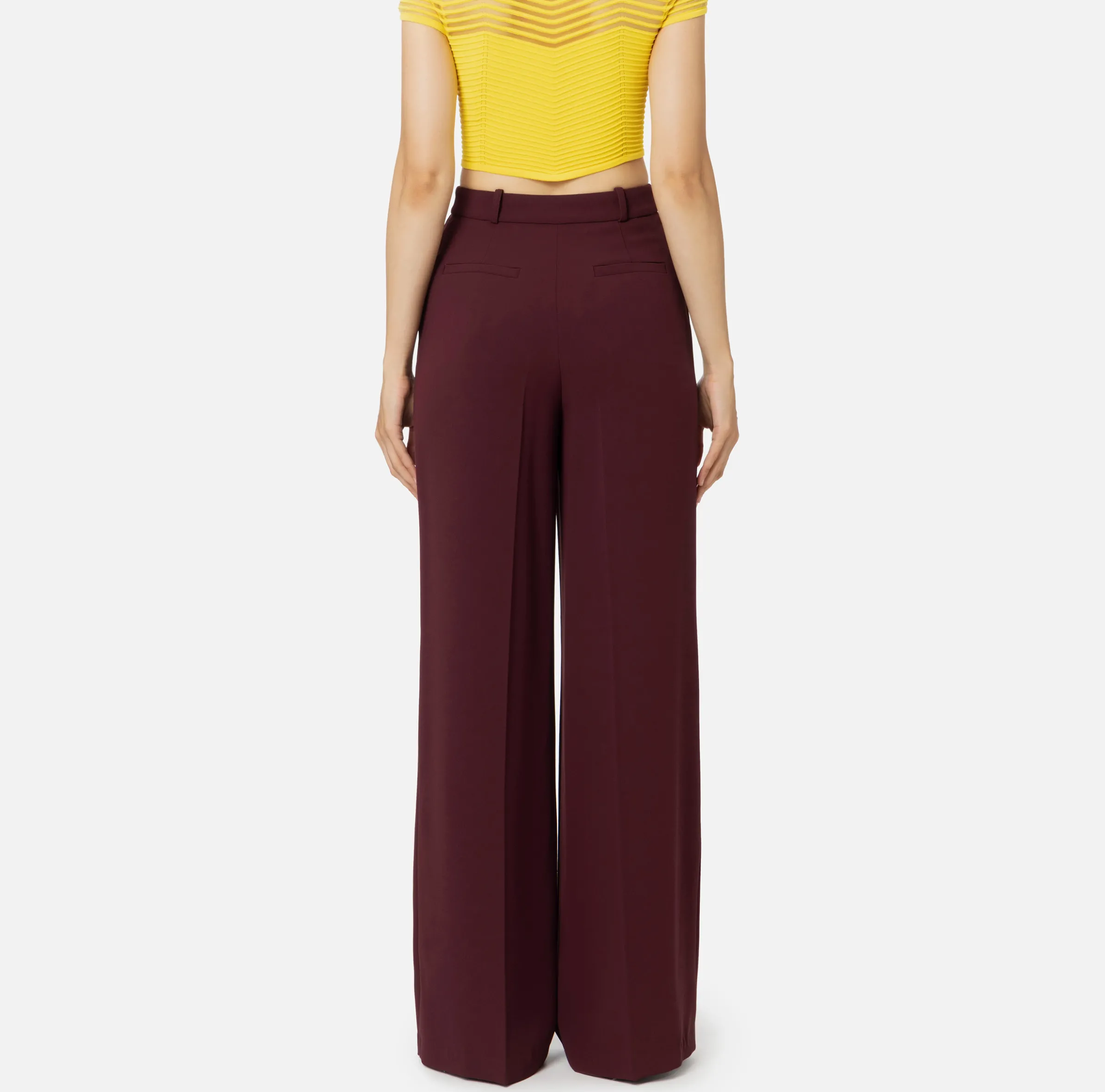 Pantalone dritto in crêpe fermo con placca logo