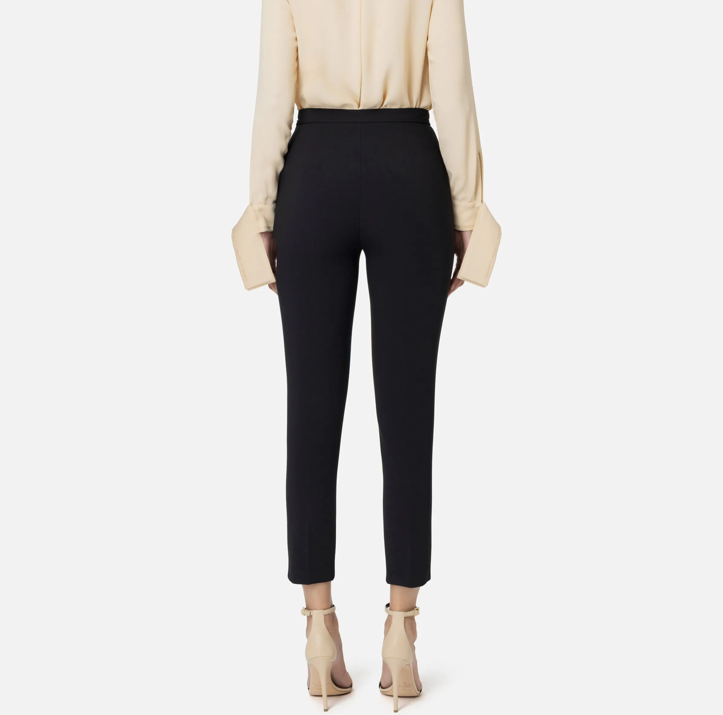 Pantalone dritto in crêpe stretch con rivetto logo