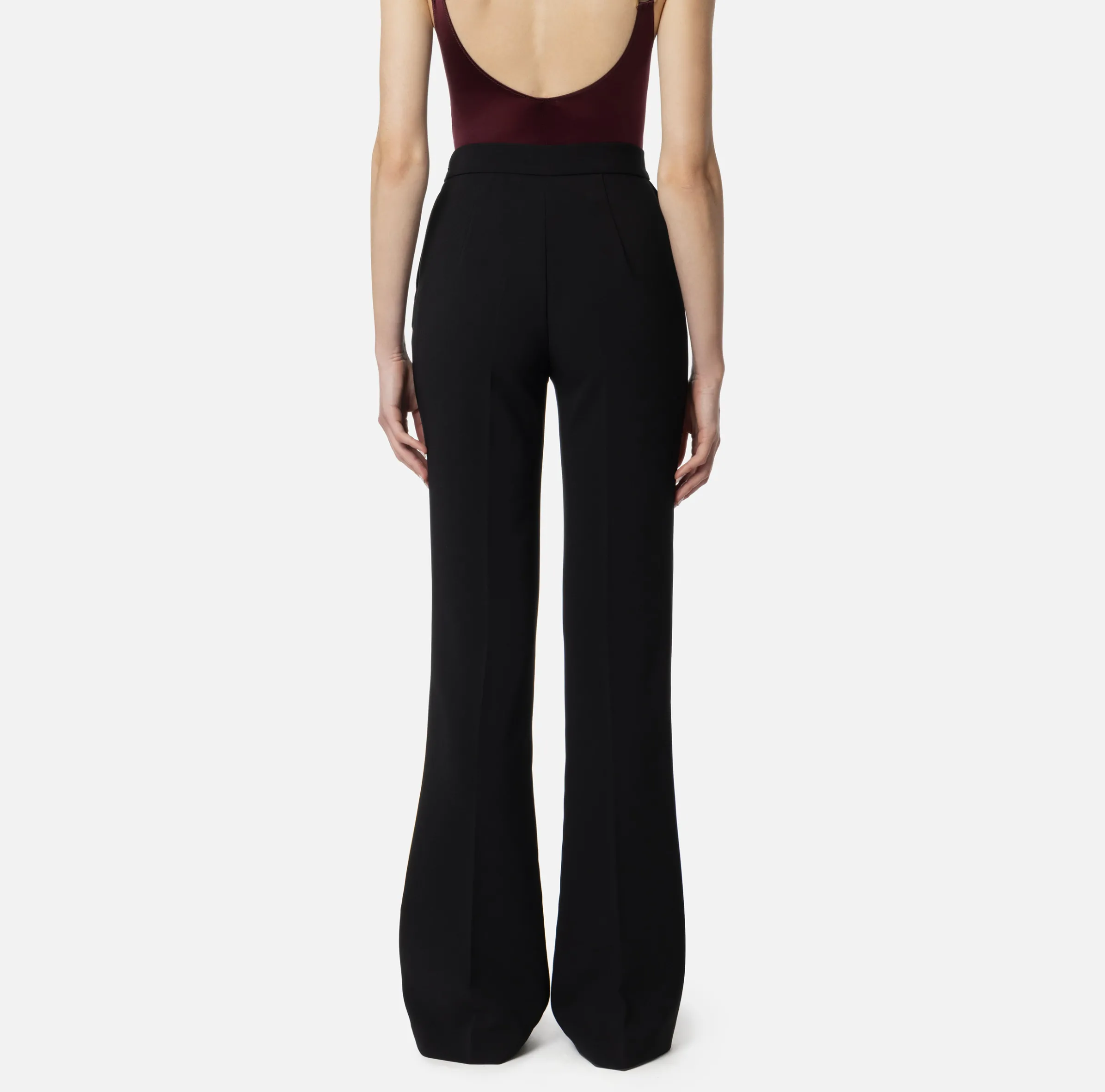 Pantalone dritto in crêpe stretch con rivetto logo