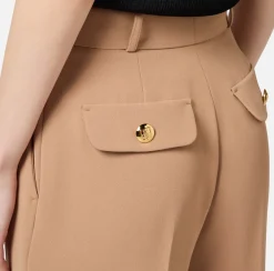 Pantalone dritto in crêpe fermo con rivetto stemma