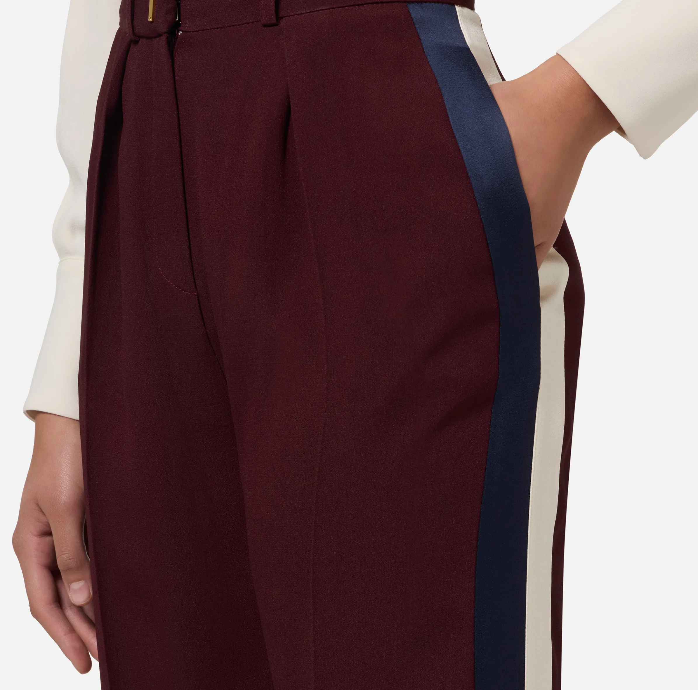 Pantalone dritto in crêpe satin con bande