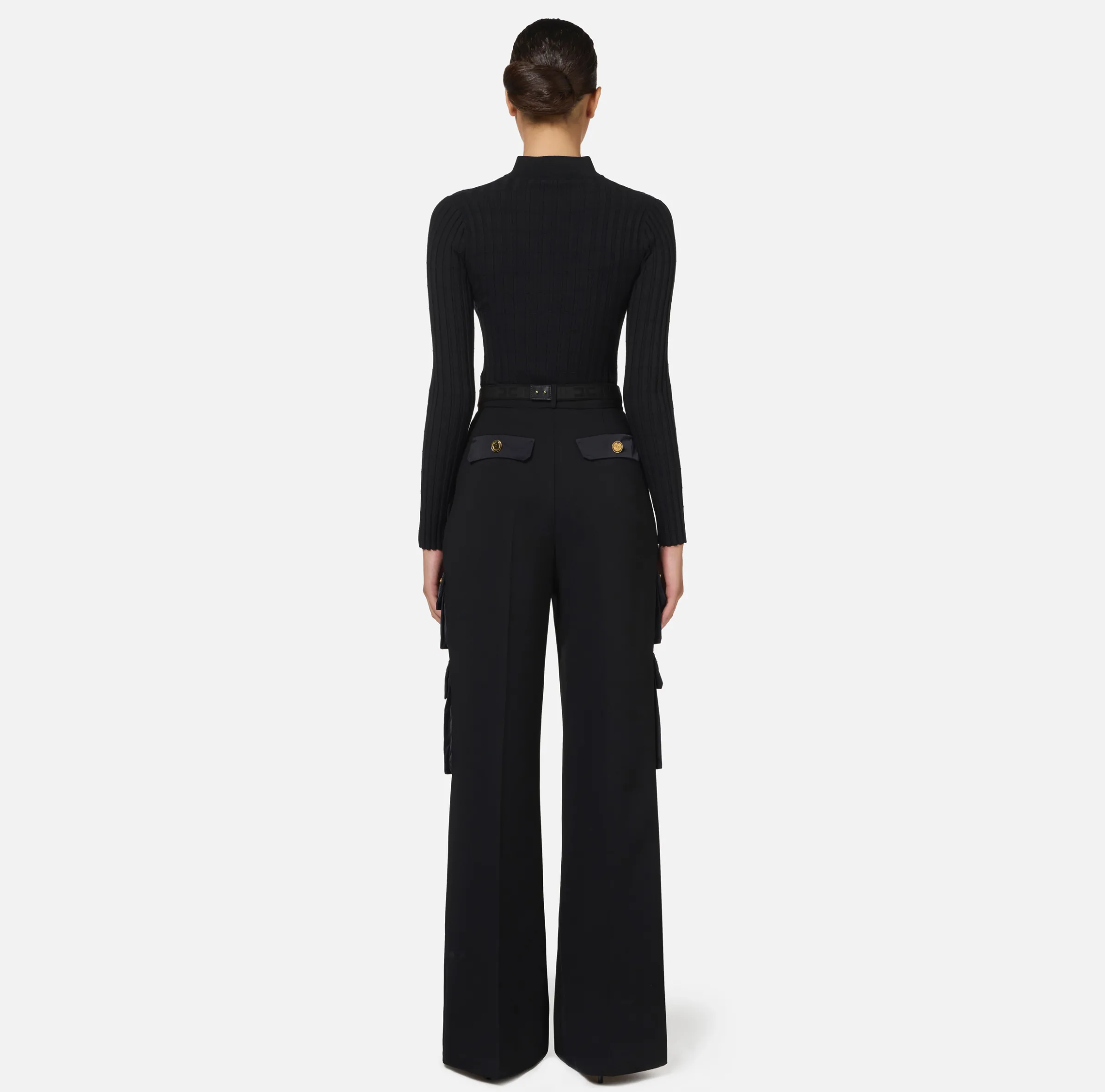 Pantalone dritto in crêpe con tasche e cintura