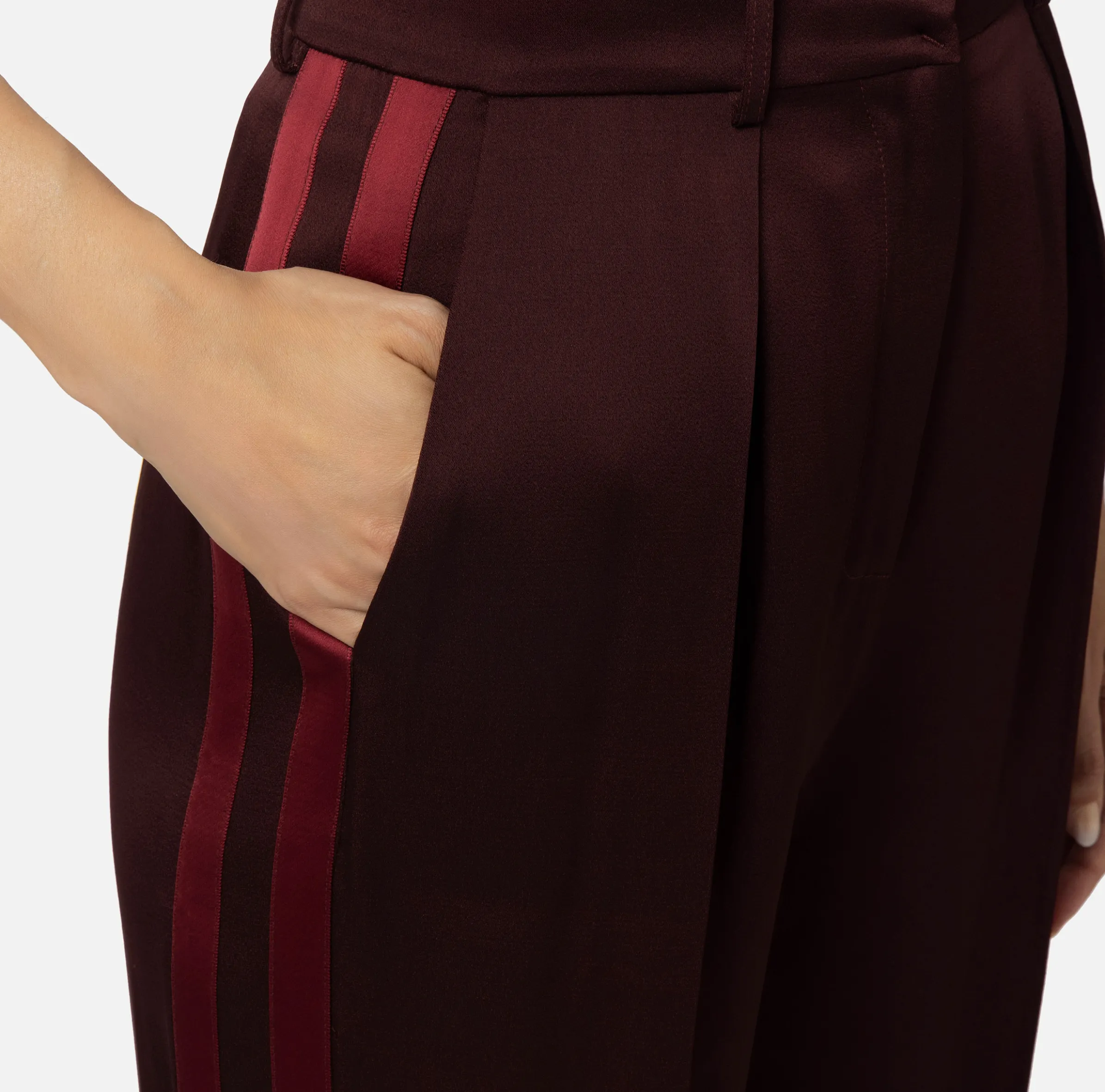 Pantalone dritto in satin con bande in raso