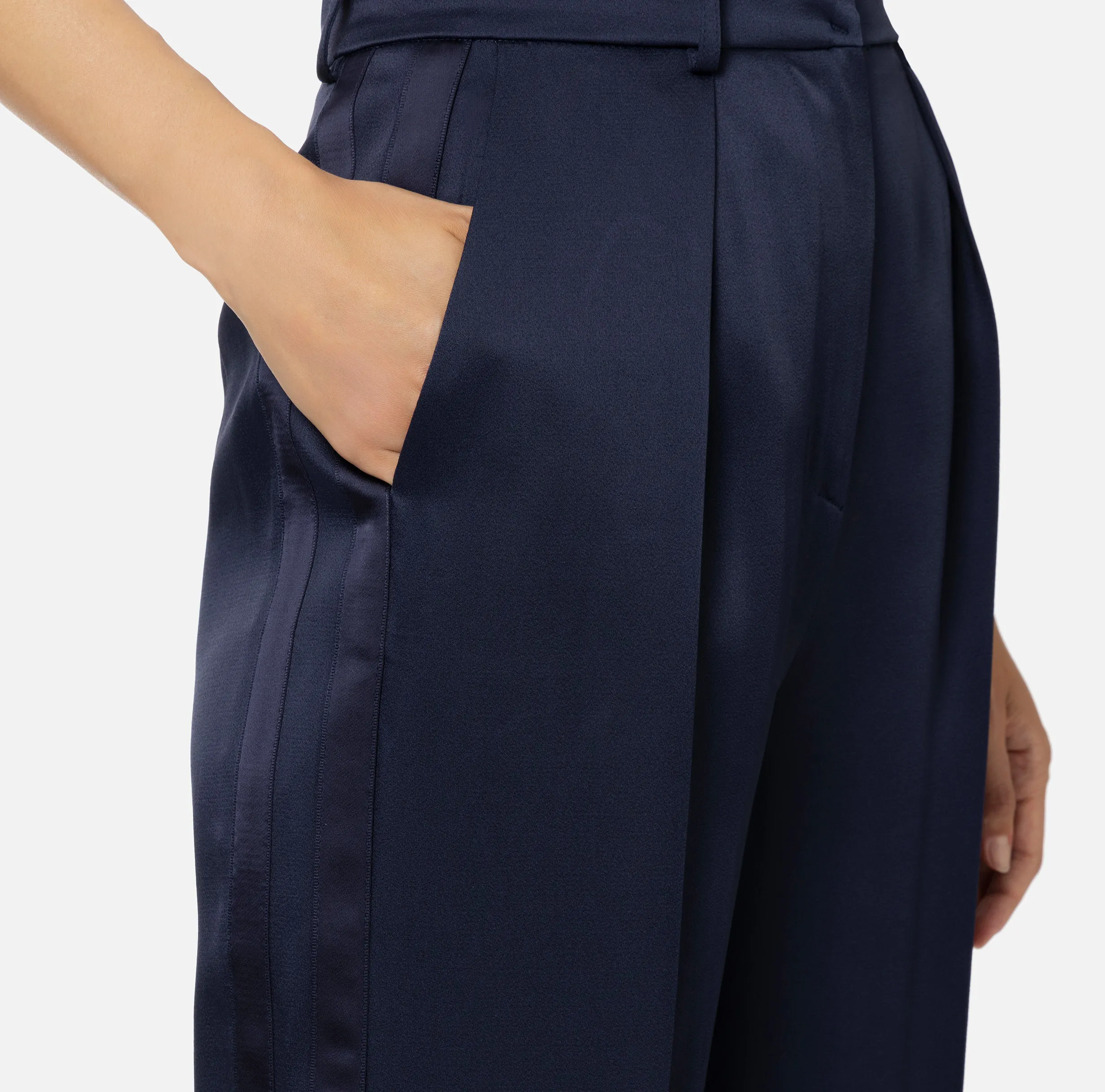 Pantalone dritto in satin con bande in raso