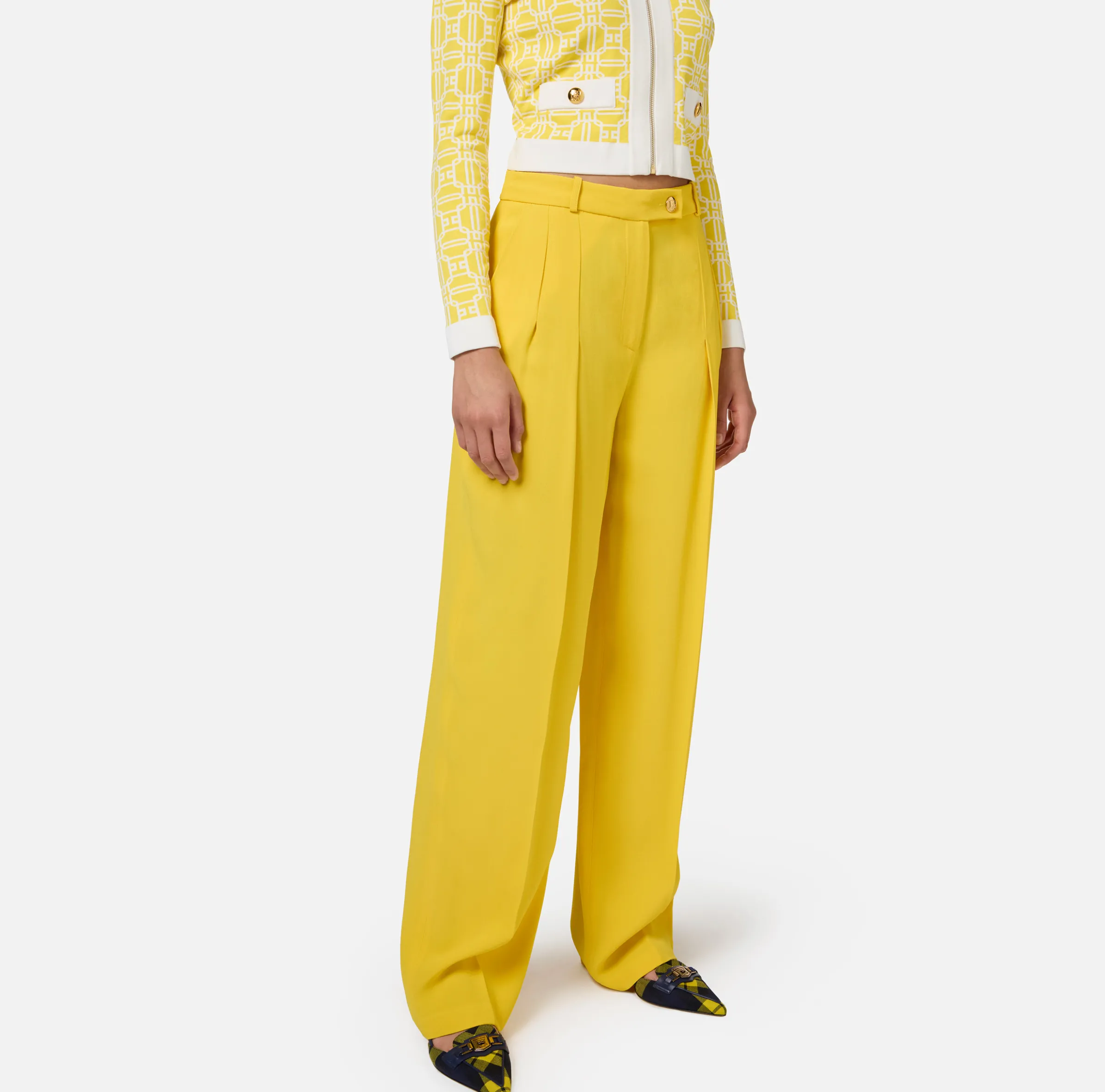 Pantalone dritto in satin con doppie pinces