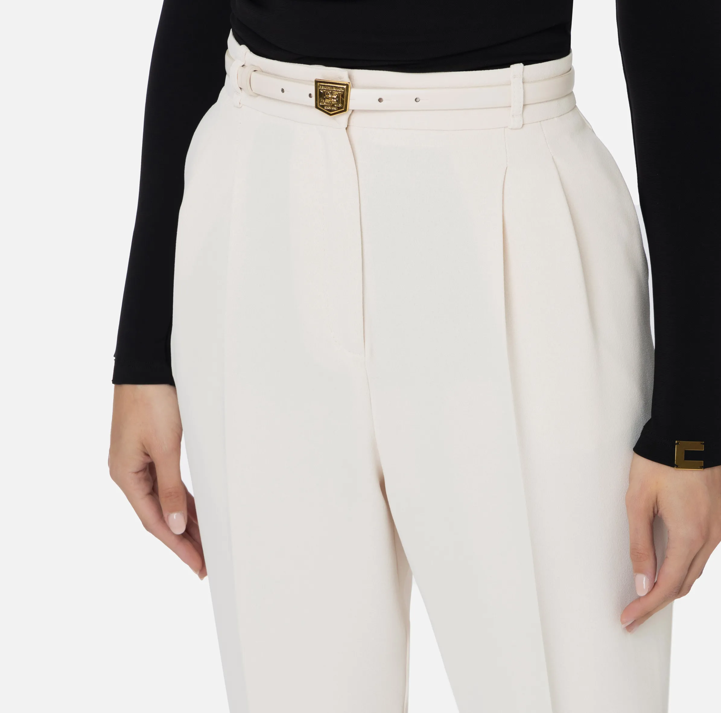 Pantalone in crêpe con cintura e ricamo