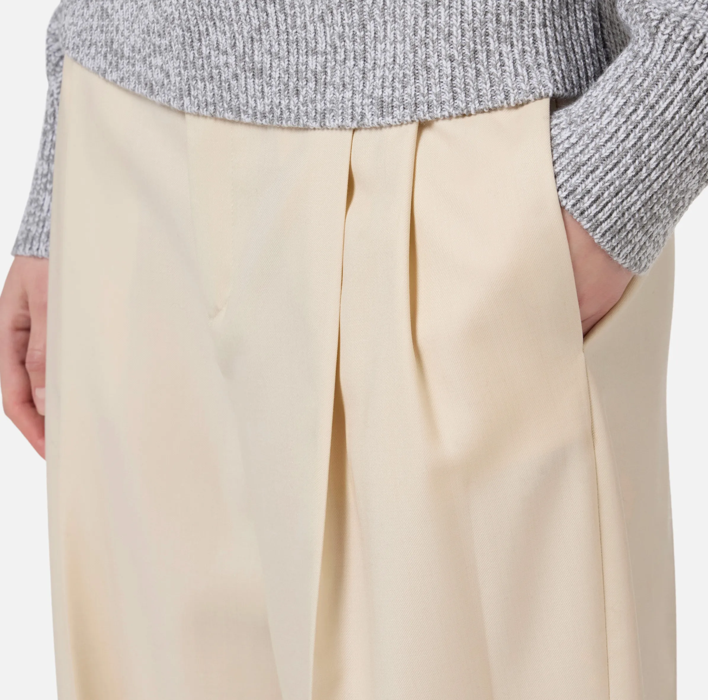 Pantalone in fresco lana con pinces e risvolto