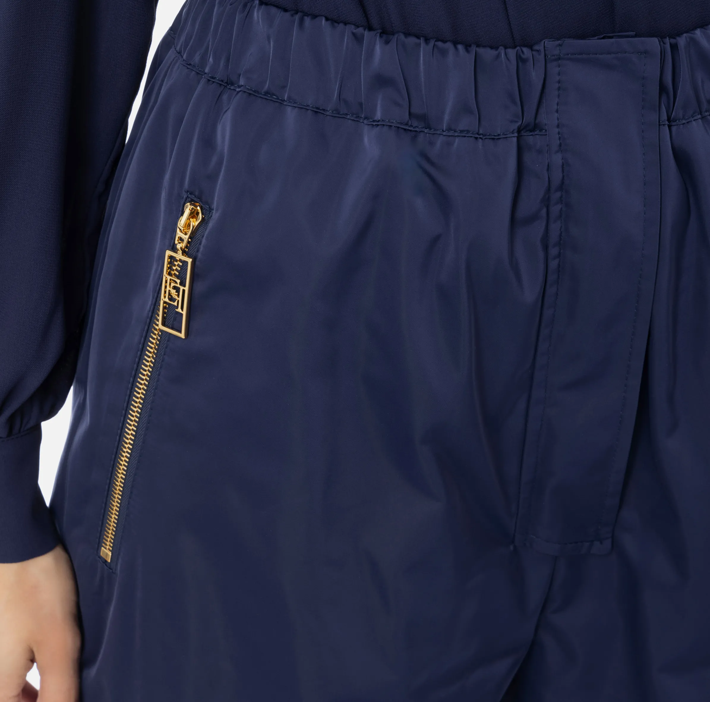 Pantalone in nylon tecnico con zip