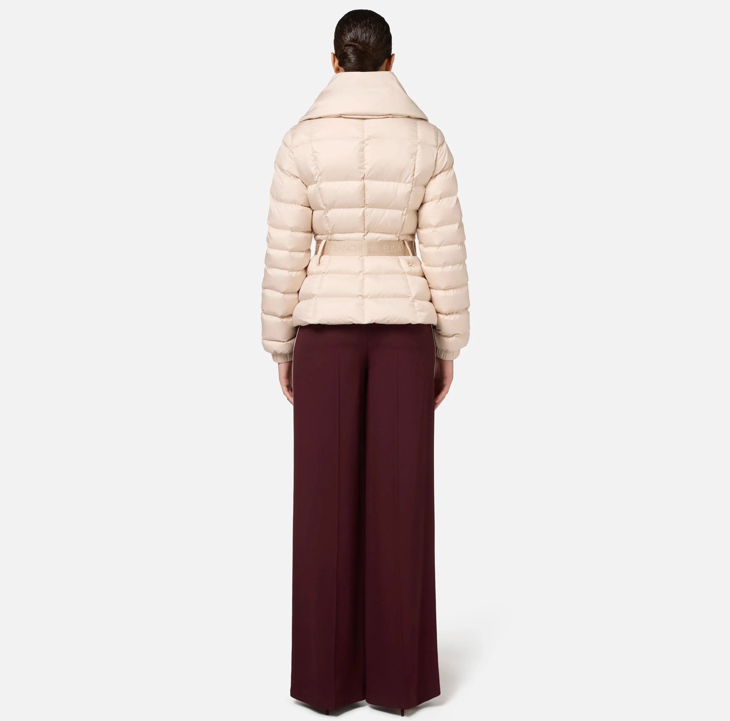 Piumino corto in nylon con ampio collo