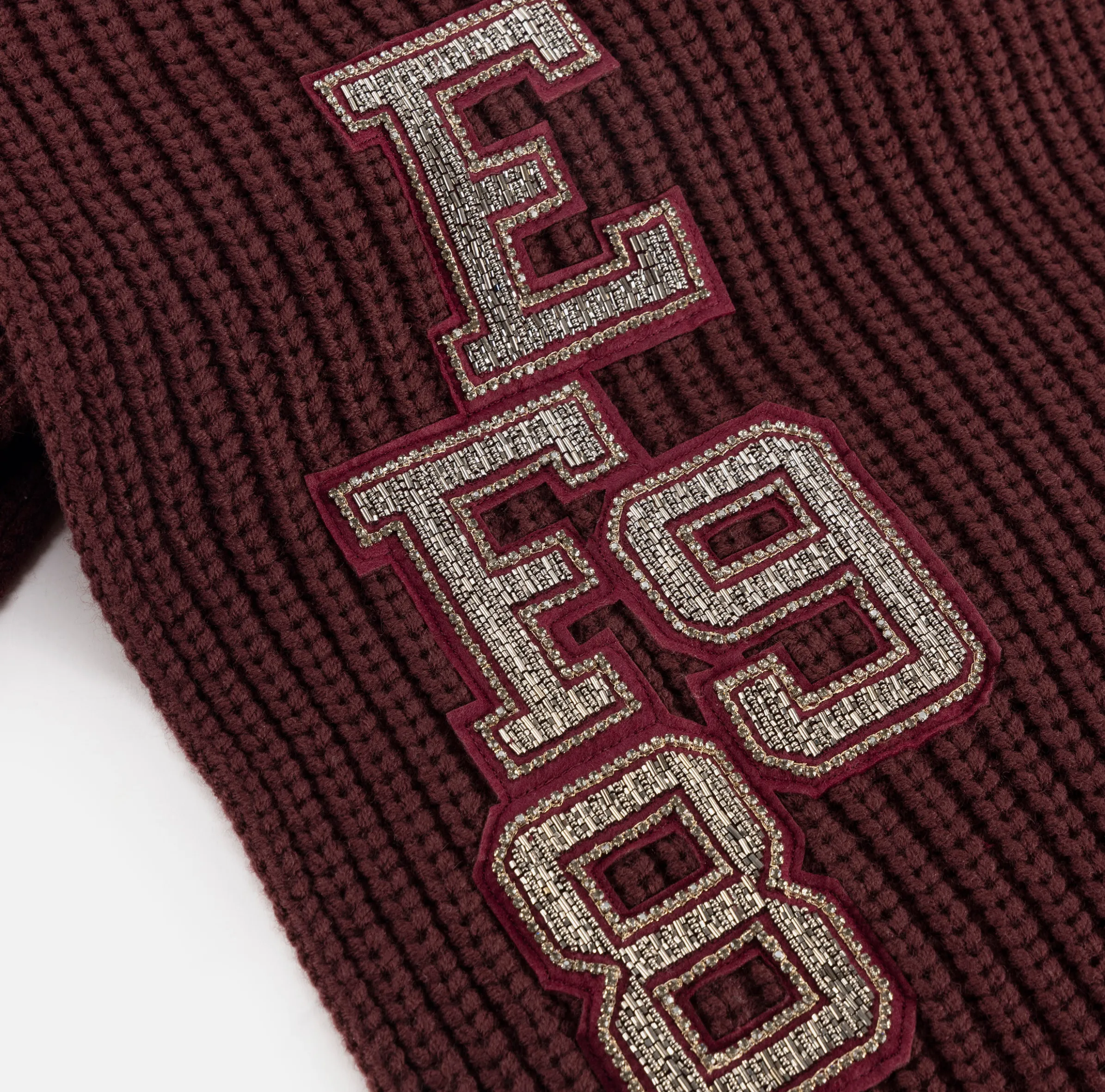Sciarpa in lana a coste con patch stile college