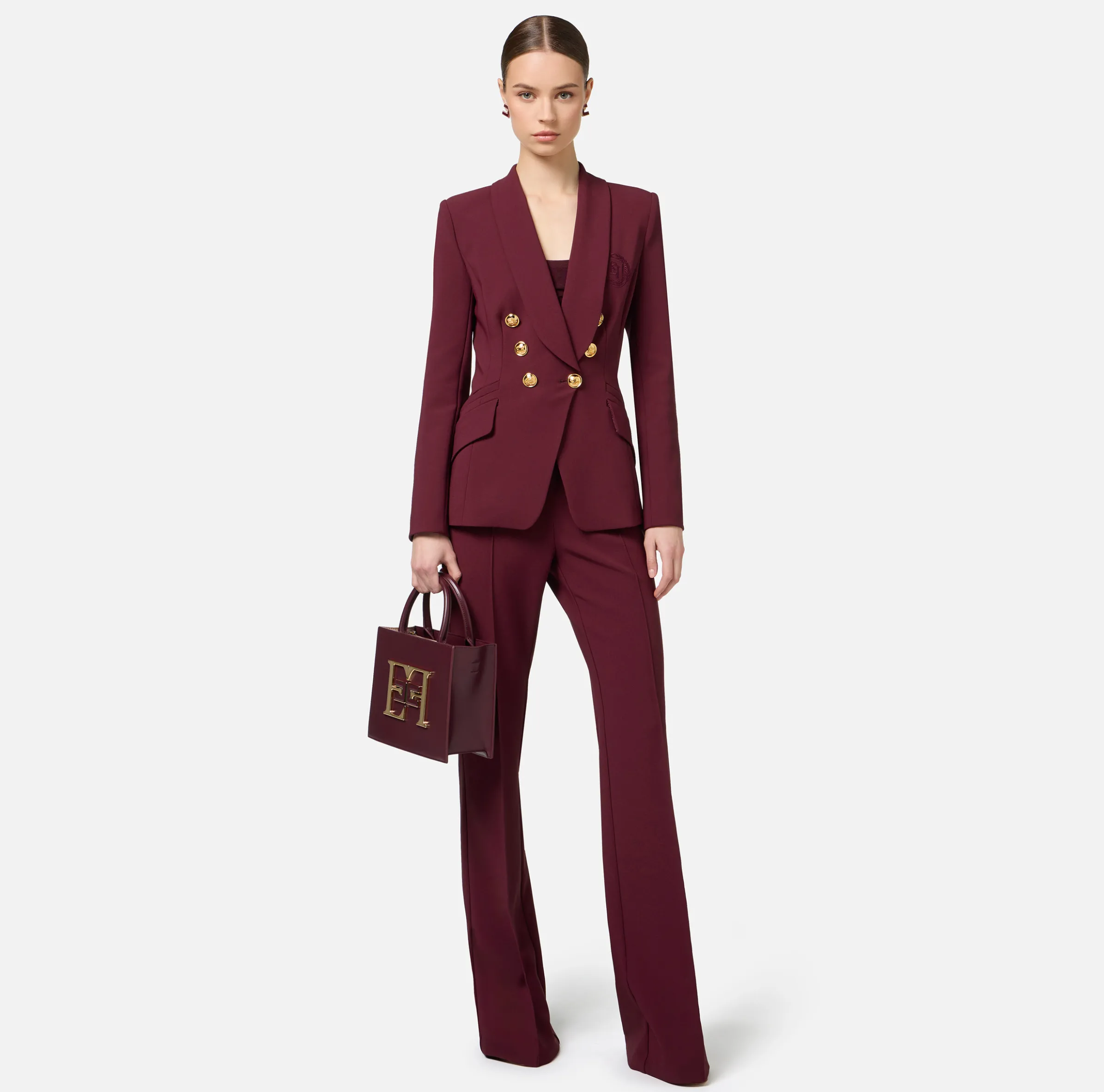 Tailleur in doppio crêpe stretch con giacca sciallata e pantalone a palazzo