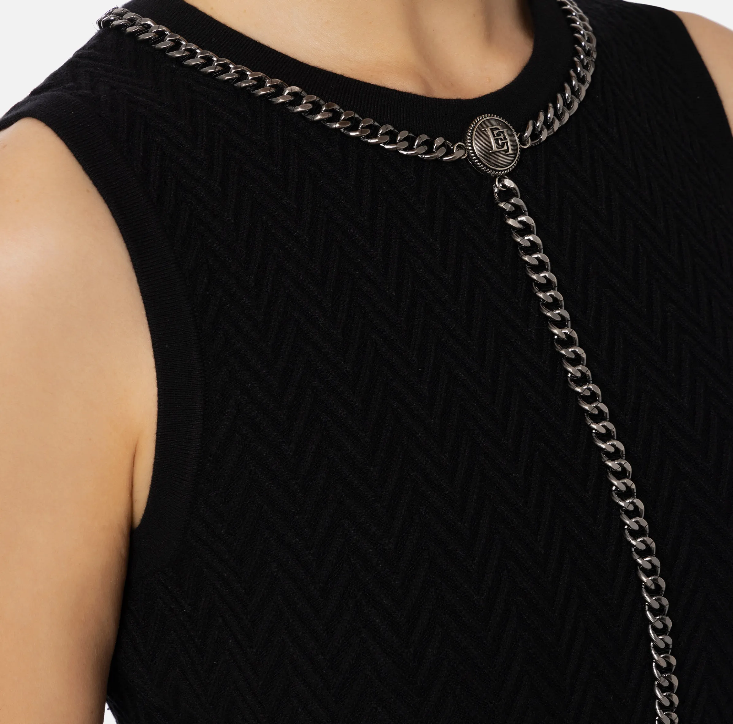 Top in viscosa con catena