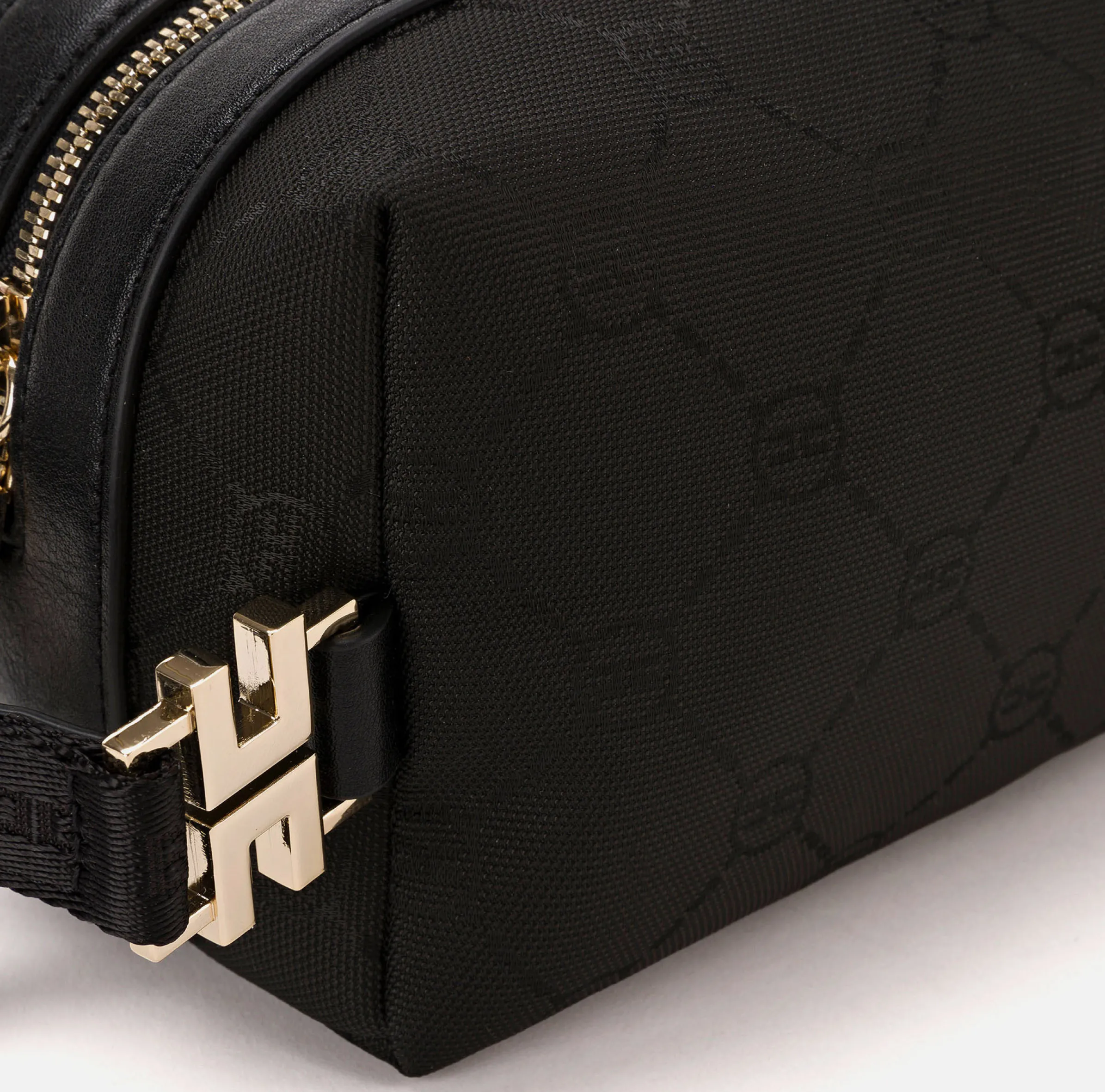Trousse Monogram Travel