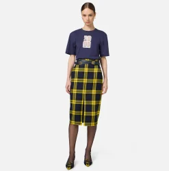 T-shirt in cotone con patch logo stile college