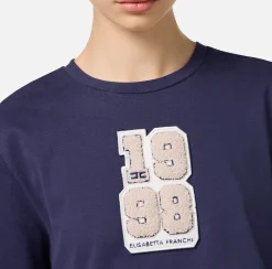 T-shirt in cotone con patch logo stile college