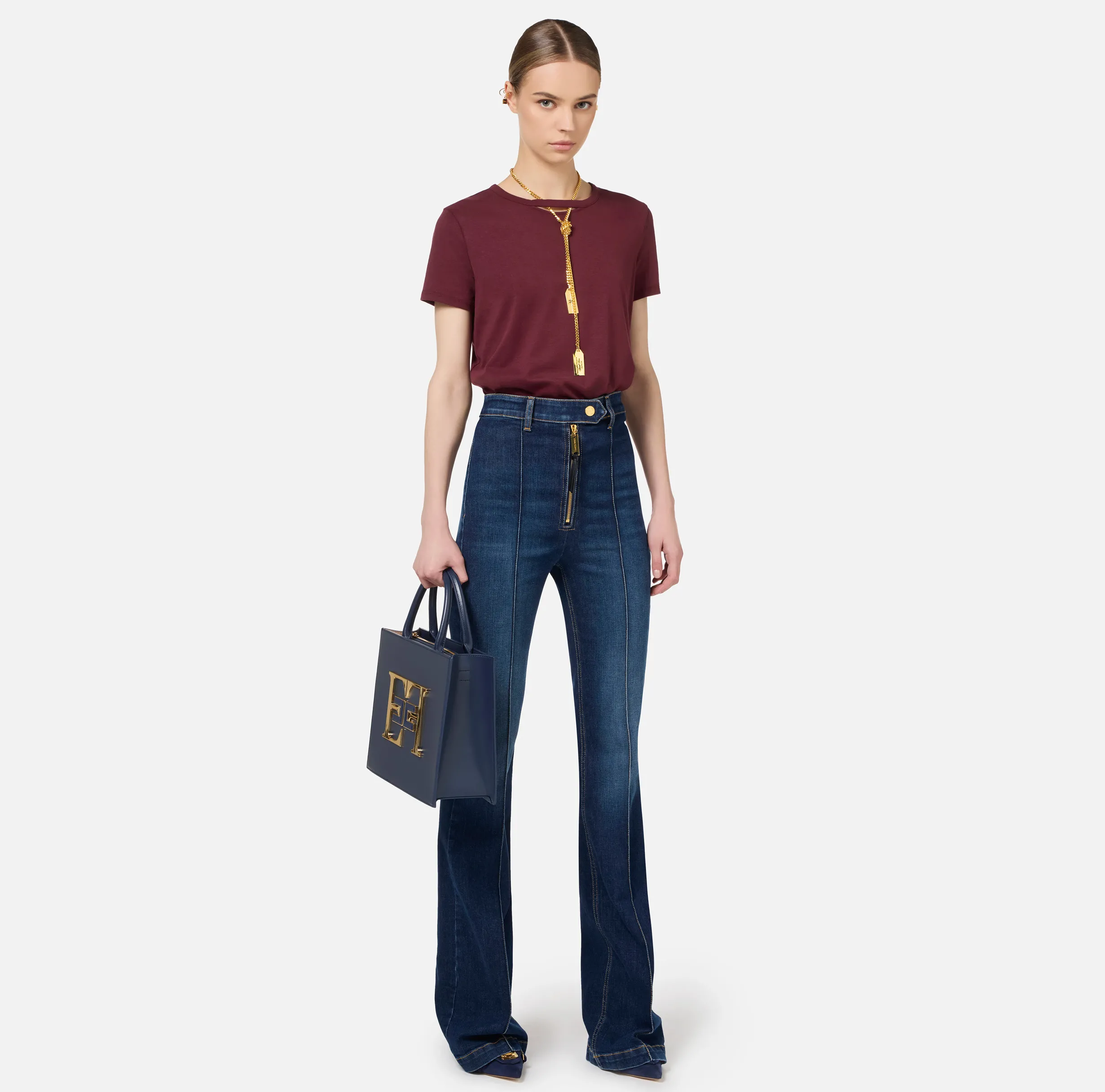 T-shirt in jersey con collana