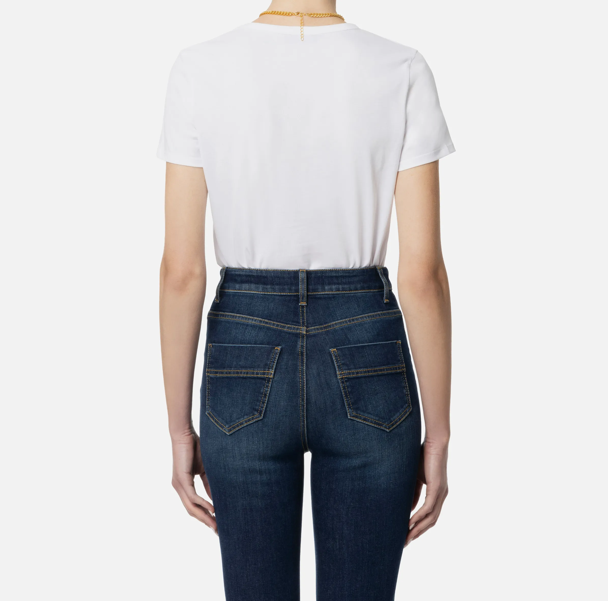 T-shirt in jersey con collana