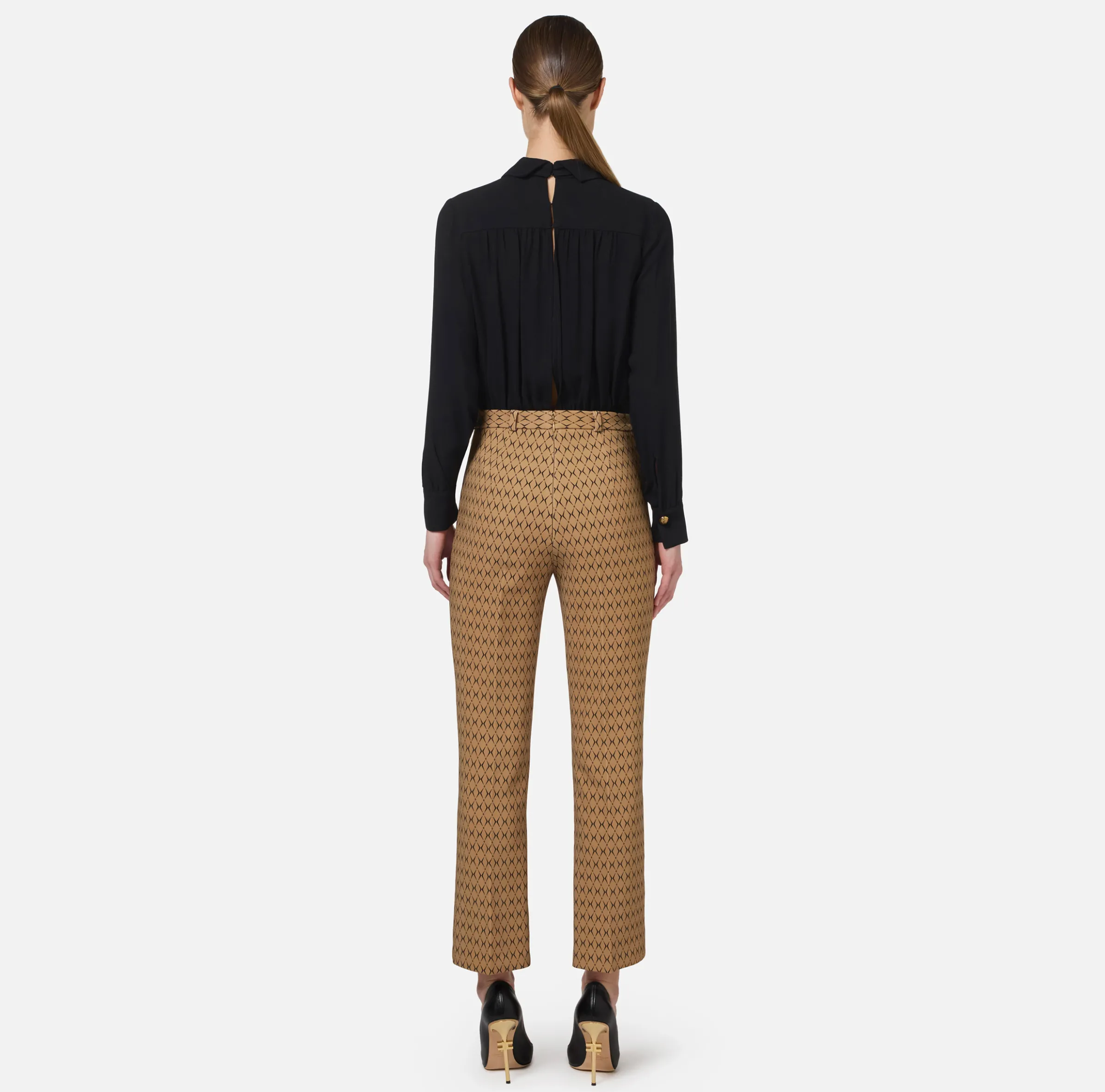 Tuta in crêpe stretch stampa rombo con fiocco
